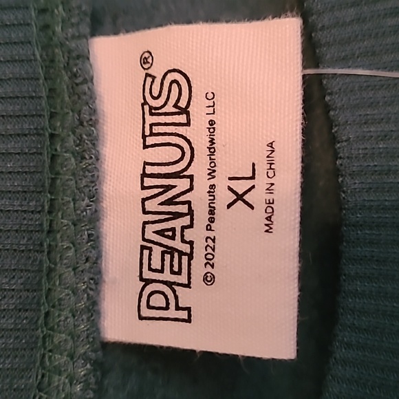 🆕️ Snoopy Oversized Sweater - Picture 5 of 8